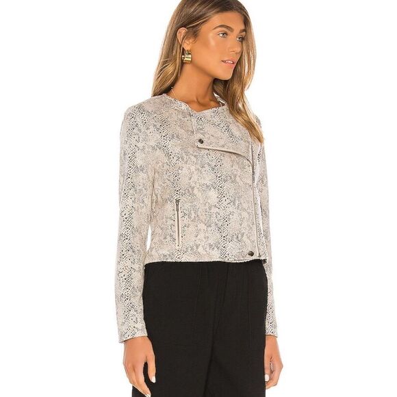 Cupcakes and Cashmere Isabelle Jacket - Picture 2 of 13